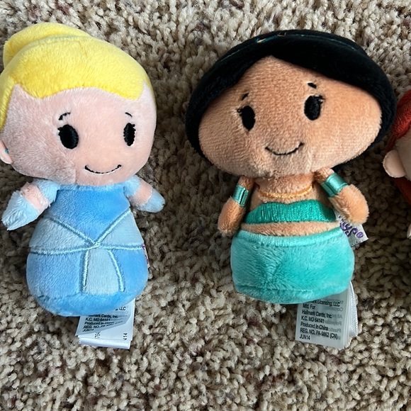 BRAND NEW Itty Bittys 5-piece Disney Princess Exclusive set only at Hallmark!! - Picture 2 of 8